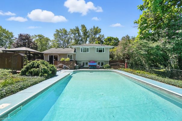 Exterior, Pool
