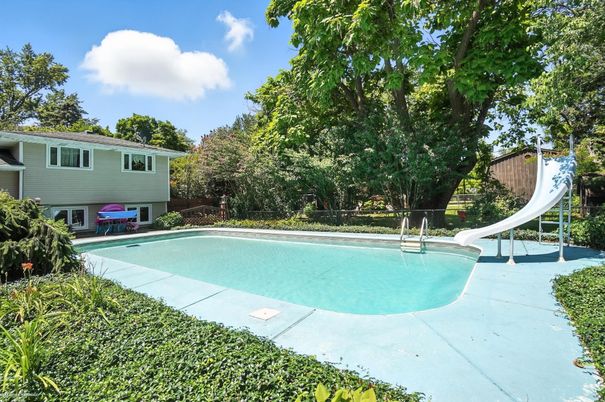 Exterior, Playground, Pool