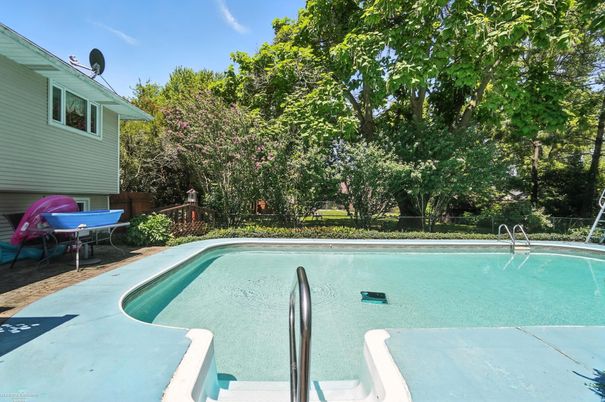 Exterior, Pool