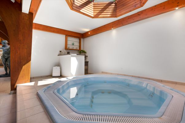 Hot Tub, Interior, Pool
