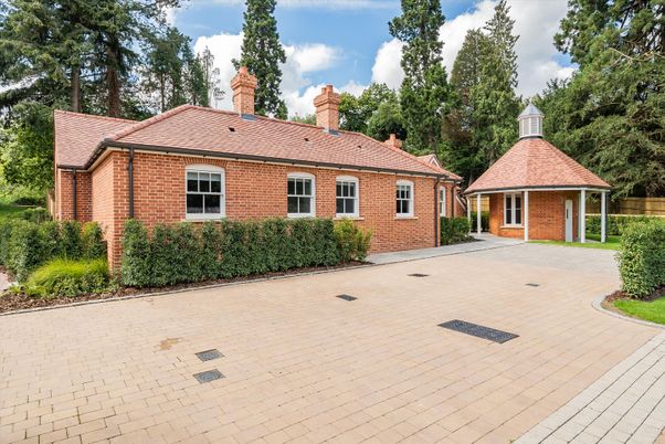 Backyard, Exterior, Facade, Brick Facade, French Provincial