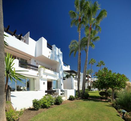 Backyard, Exterior, Facade, Modern