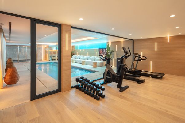 Fitness Equipment, Interior, Recessed Lighting, Wood Texture Flooring