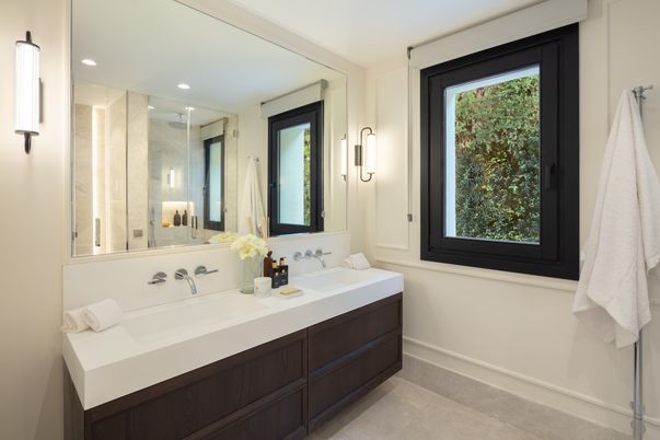 Bathroom, Dual Sink Vanities, Interior, Recessed Lighting