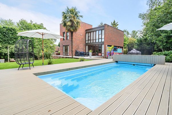 Exterior, Pool