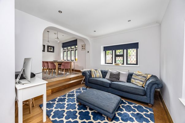Dining room, Interior, Living room, Pendant Lights, Recessed Lighting, Wood Texture Flooring