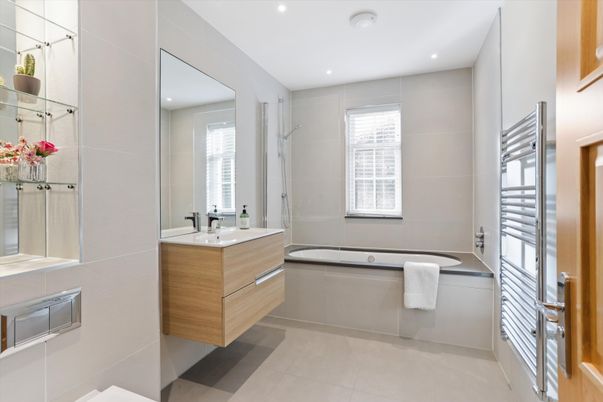 Bathroom, Dual Sink Vanities, Interior, Recessed Lighting