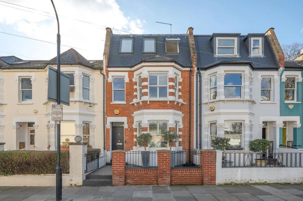 Exterior, Facade, Brick Facade, Rowhouse