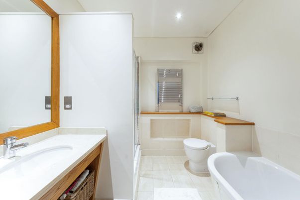 Bathroom, Interior, Recessed Lighting