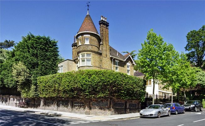 Exterior, Facade, Queen Anne Victorian