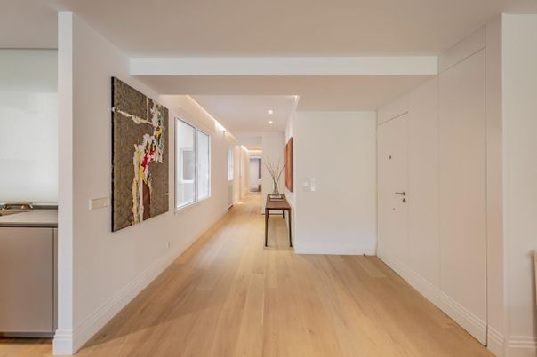 Interior, Recessed Lighting, Wood Texture Flooring