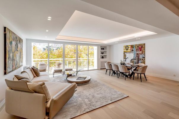 Dining room, Interior, Living room, Recessed Lighting, Wood Texture Flooring