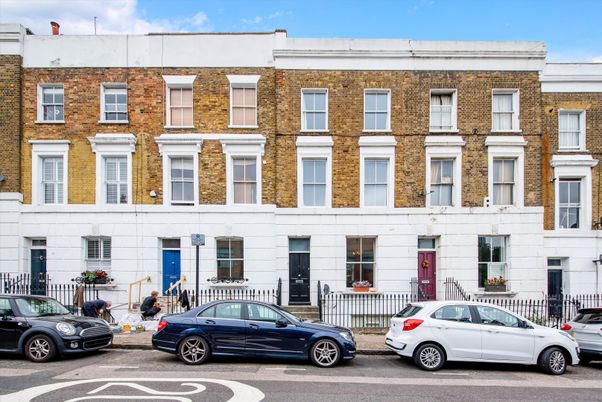 Exterior, Facade, Brick Facade, Rowhouse