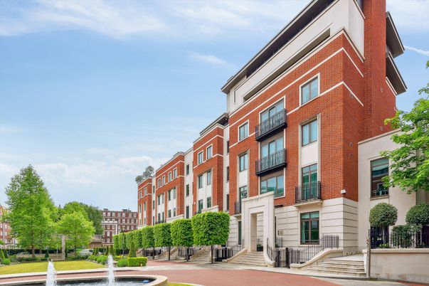 Exterior, Facade, Brick Facade, Rowhouse