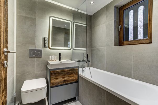 Bathroom, Interior, Recessed Lighting