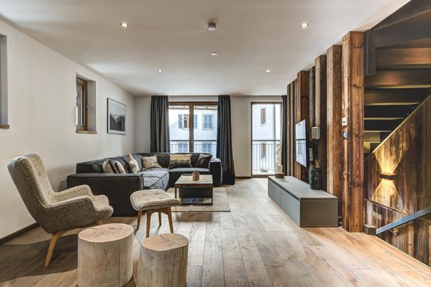 Interior, Living room, Recessed Lighting, Wood Texture Flooring