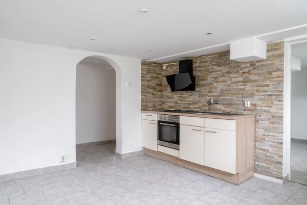 Interior, Kitchen, Recessed Lighting, Stone Walls