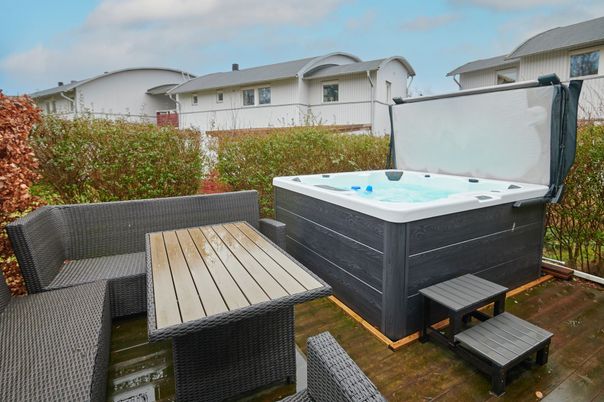Exterior, Hot Tub