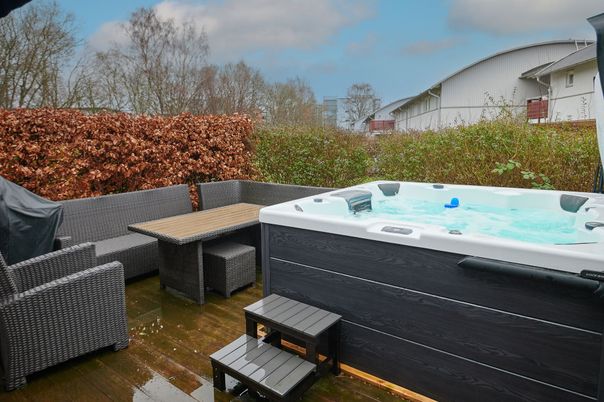 Exterior, Hot Tub