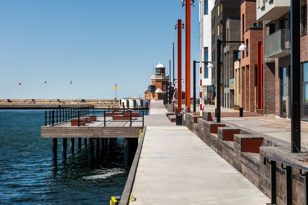 Exterior, Lake