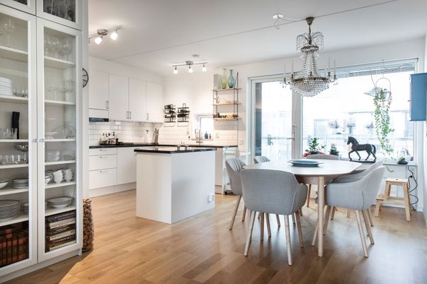Chandelier, Dining room, Interior, Kitchen, Pendant Lights, Wood Texture Flooring
