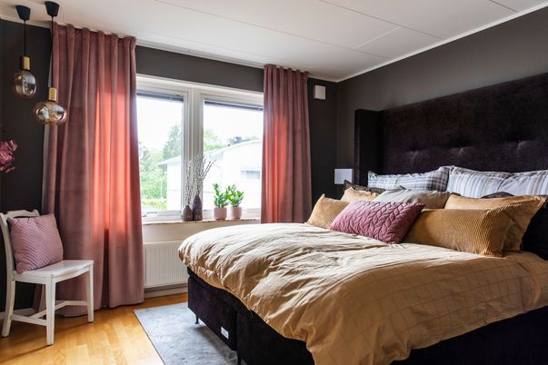 Bedroom, Interior, Pendant Lights, Wood Texture Flooring