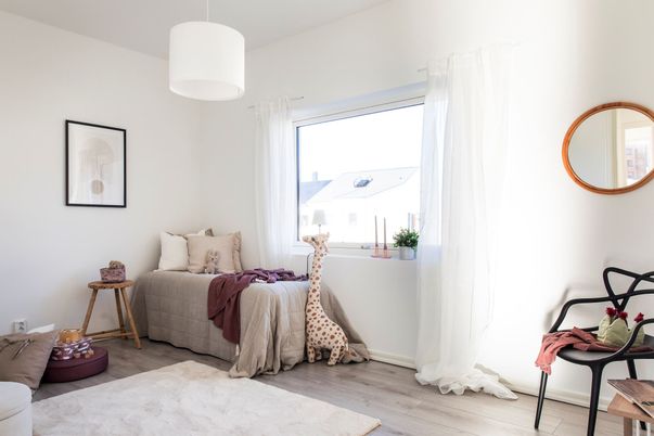 Bedroom, Interior, Pendant Lights, Wood Texture Flooring