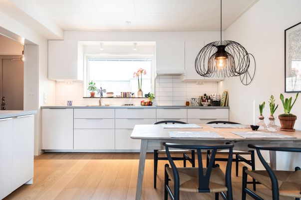 Dining room, Interior, Kitchen, Pendant Lights, Wood Texture Flooring