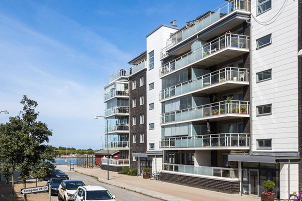 Exterior, Facade, Condo Building