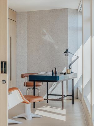 Home Office, Interior