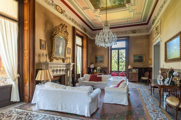 Chandelier, Fireplace, Interior, Living room
