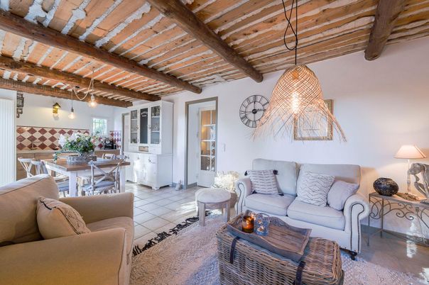 Dining room, Interior, Living room, Pendant Lights, Wooden Beams, Wooden Ceilings
