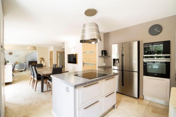 Dining room, Interior, Kitchen, Pendant Lights, Stainless Steel Appliances