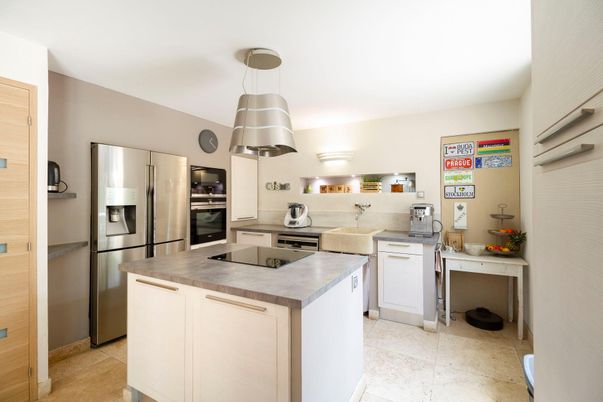 Interior, Kitchen, Pendant Lights, Stainless Steel Appliances