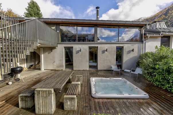 Exterior, Hot Tub