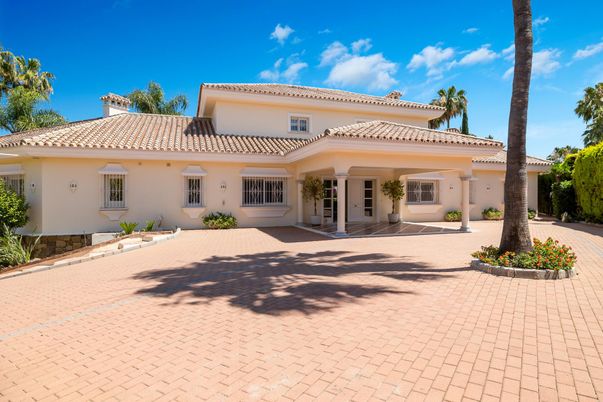 Exterior, Facade, Mediterranean