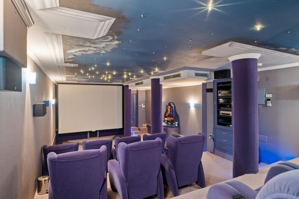Interior, Projection Screen, Recessed Lighting, Theatre Room