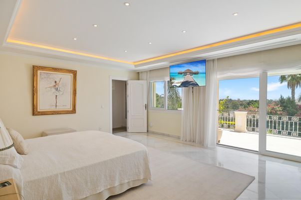 Bedroom, Interior, Recessed Lighting