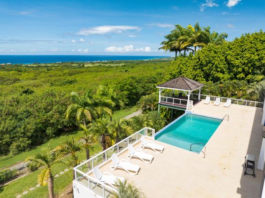 Exterior, Pool, Water