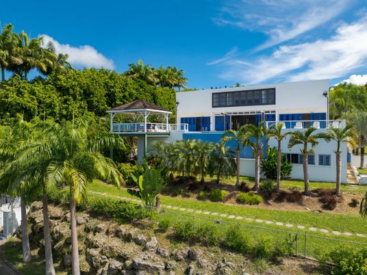 Backyard, Exterior, Facade, Modern