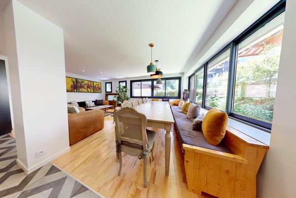 Dining room, Interior, Living room, Pendant Lights, Recessed Lighting, Wood Texture Flooring