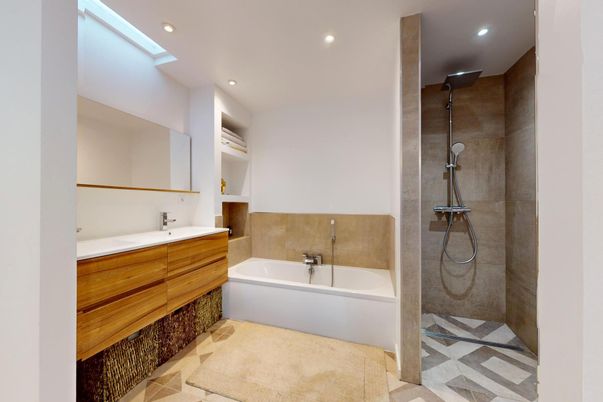Bathroom, Dual Sink Vanities, Interior, Recessed Lighting