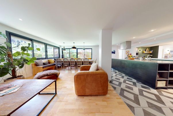 Dining room, Interior, Living room, Pendant Lights, Recessed Lighting, Wood Texture Flooring