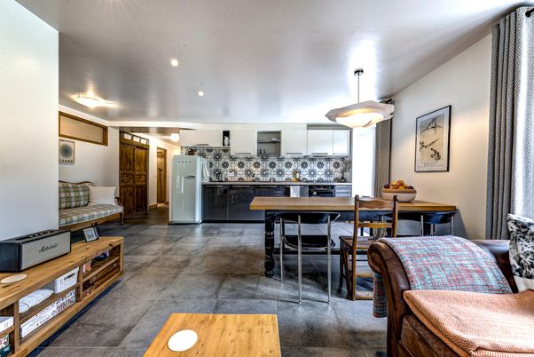 Dining room, Interior, Kitchen, Pendant Lights, Stainless Steel Appliances