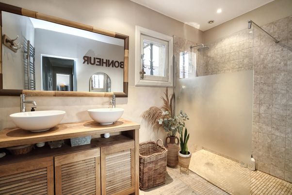 Bathroom, Dual Sink Vanities, Interior, Recessed Lighting