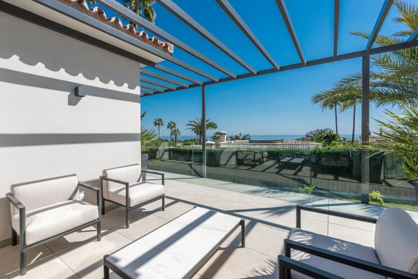 Exterior, Interior, Sun Room, Water