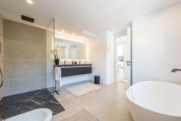 Bathroom, Dual Sink Vanities, Free Standing Baths, Interior, Recessed Lighting