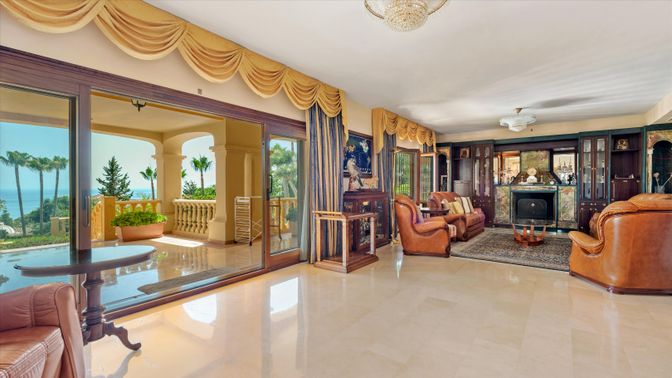 Interior, Living room, Water