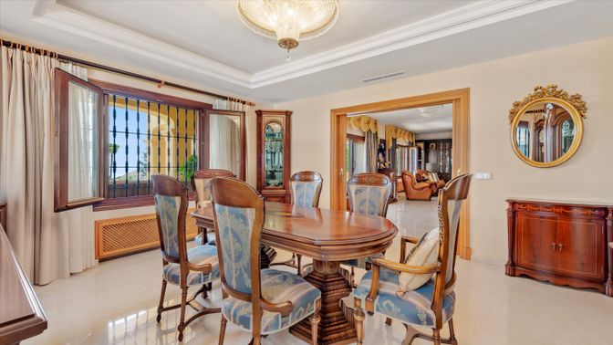 Chandelier, Dining room, Interior, Living room