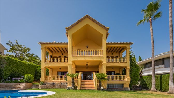 Backyard, Exterior, Facade, Mediterranean